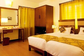 Deluxe Double or Twin Room, 2 Single Beds | In-room safe, desk, iron/ironing board, rollaway beds