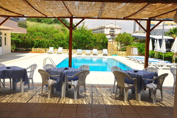 Breakfast, lunch, dinner served; pool views