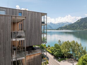 Vista frontal de la propiedad