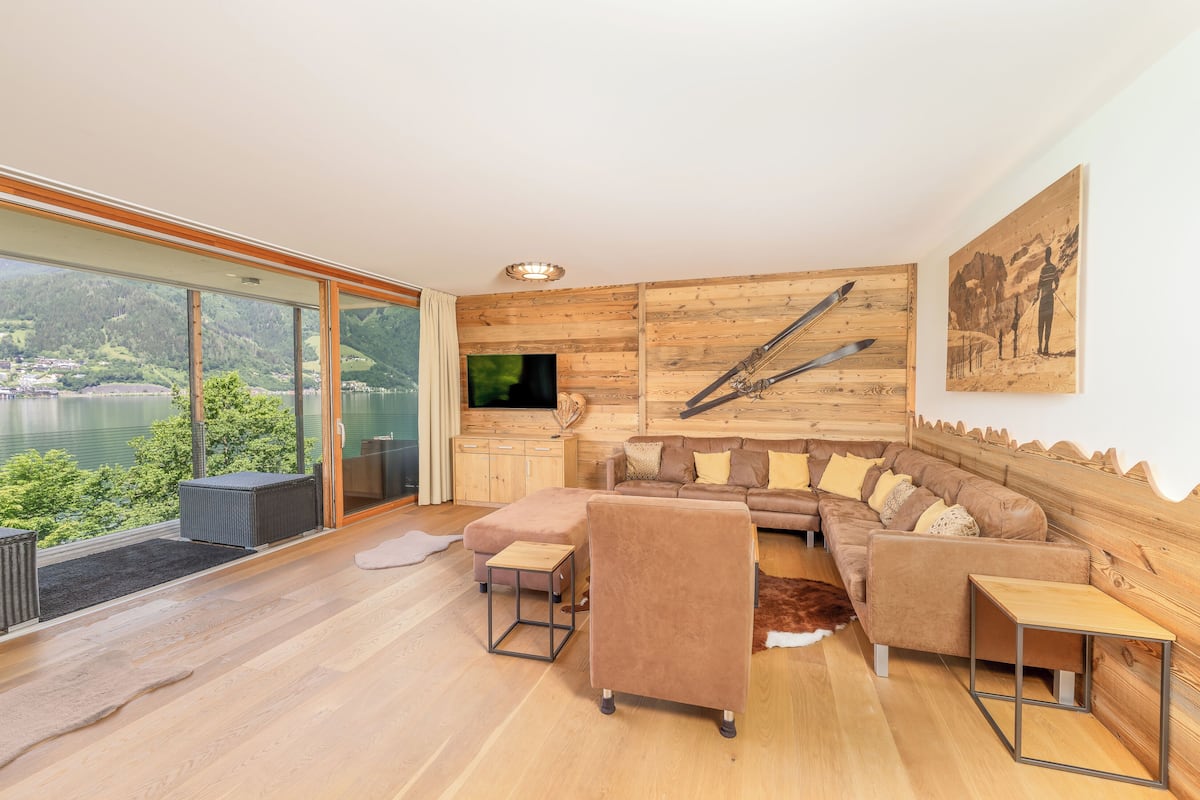 Appartement Deluxe, 2 chambres (BV2.2 / Excl. 163 EUR cleaning fee) | Coin séjour | Télévision à écran plat de 32 pouces avec chaßnes par cùble, télévision