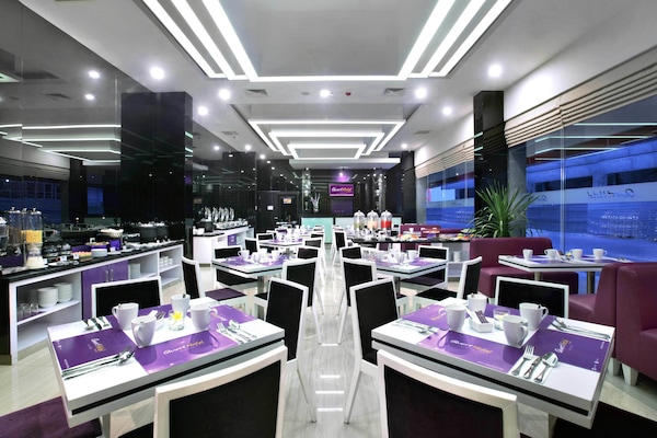 Breakfast, lunch, dinner served; international cuisine