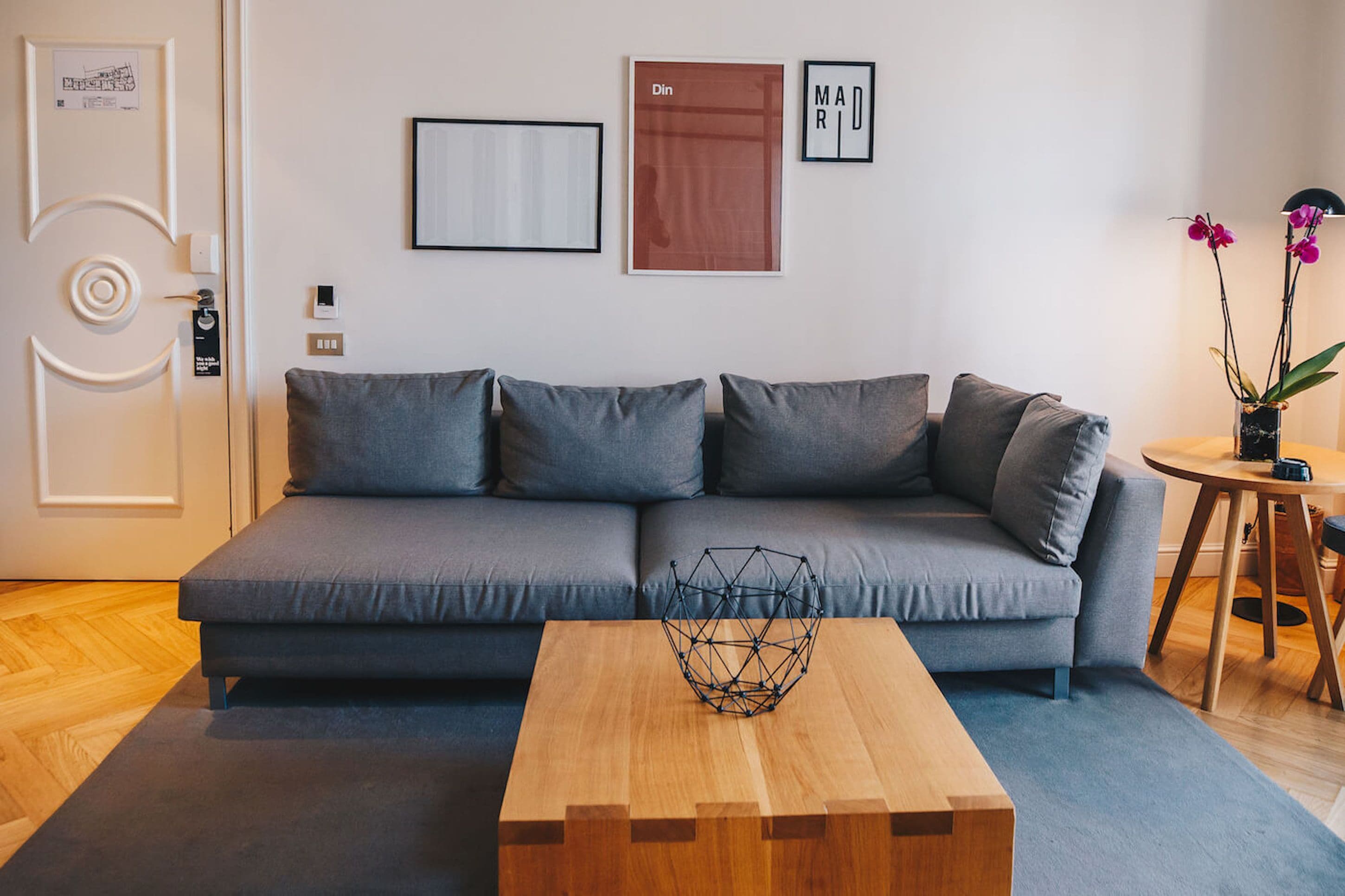 luxury suite, city view (high floor) | egyptian cotton sheets, premium bedding, down duvets, memory-foam beds