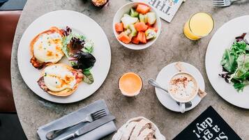 Desayuno buffet todos los días (con cargo)