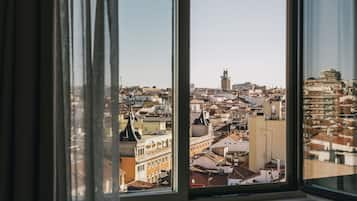 Perhehuone, 2 makuuhuonetta, yhdistettäviä huoneita, kaupunkinäköala | Näkymä huoneesta