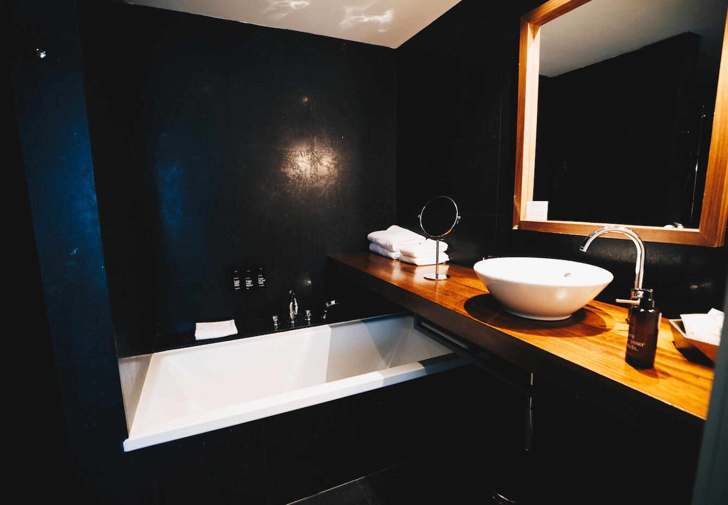 luxury suite, city view (high floor) | bathroom | shower, rainfall showerhead, designer toiletries, hair dryer