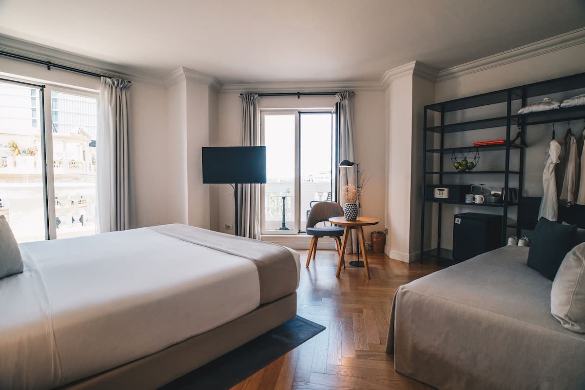 Premium-Zimmer, Stadtblick (High floor) | Bettwäsche aus ägyptischer Baumwolle, hochwertige Bettwaren