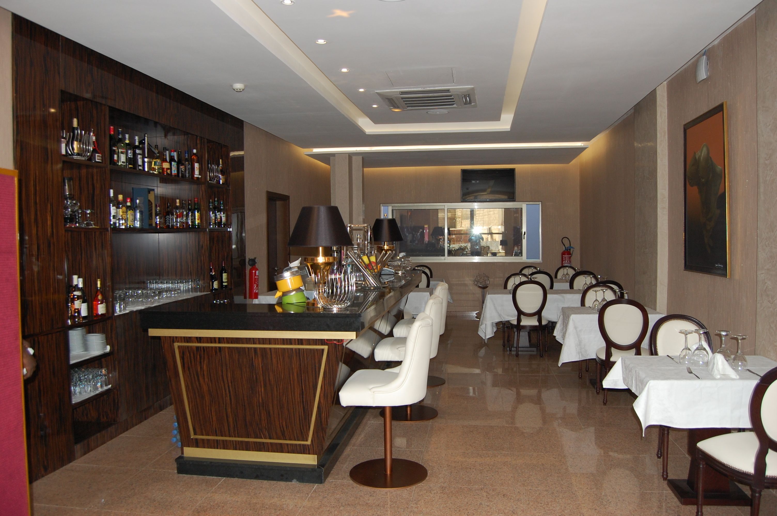 2 bars, bar en bord de piscine