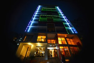 Fachada de la propiedad por la tarde o noche