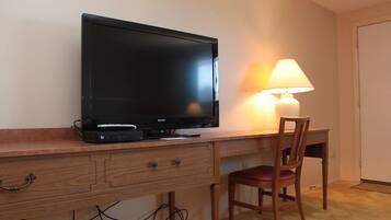 Deluxe Room, 2 Double Beds, Non Smoking, Kitchenette | Individually decorated, individually furnished, bed sheets