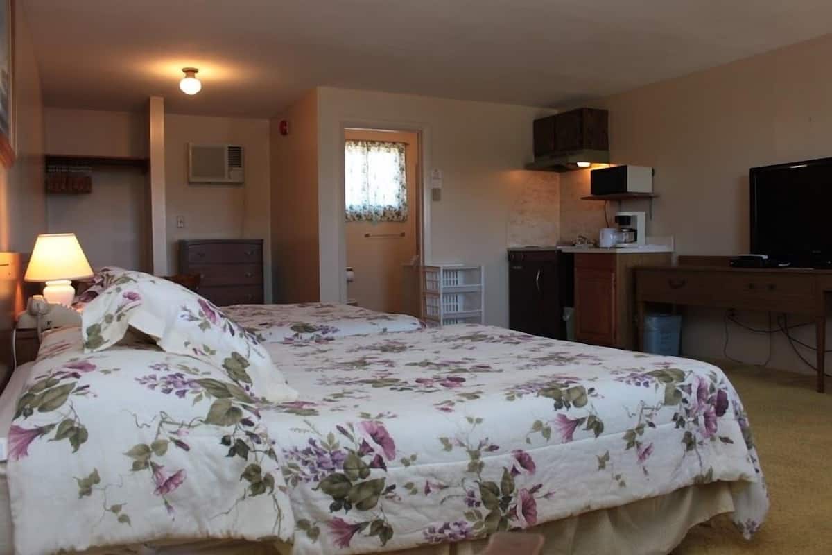 Deluxe Room, 2 Double Beds, Non Smoking, Kitchenette