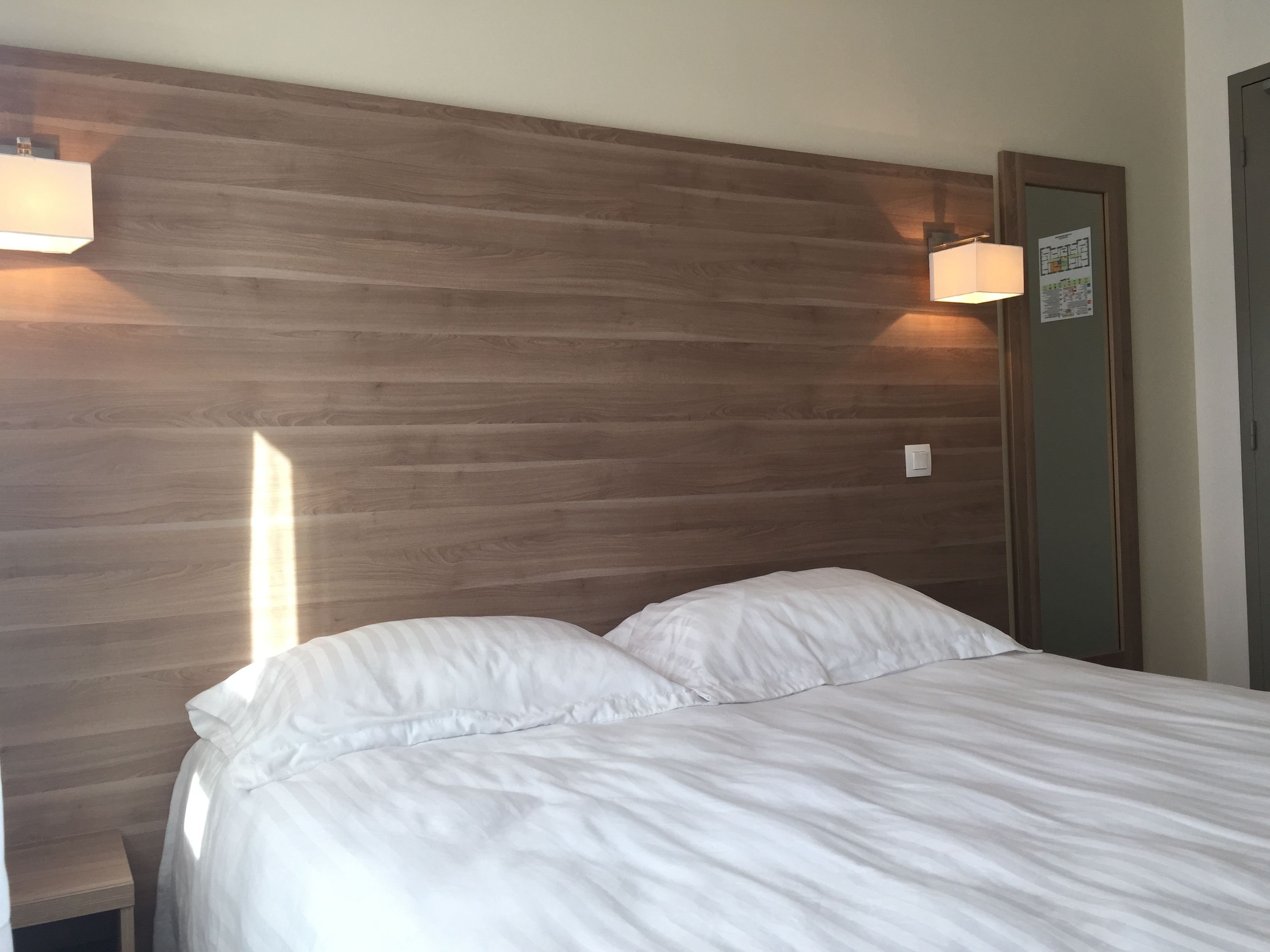 standard double room, 1 double bed | desk, soundproofing, free wired internet, wheelchair access