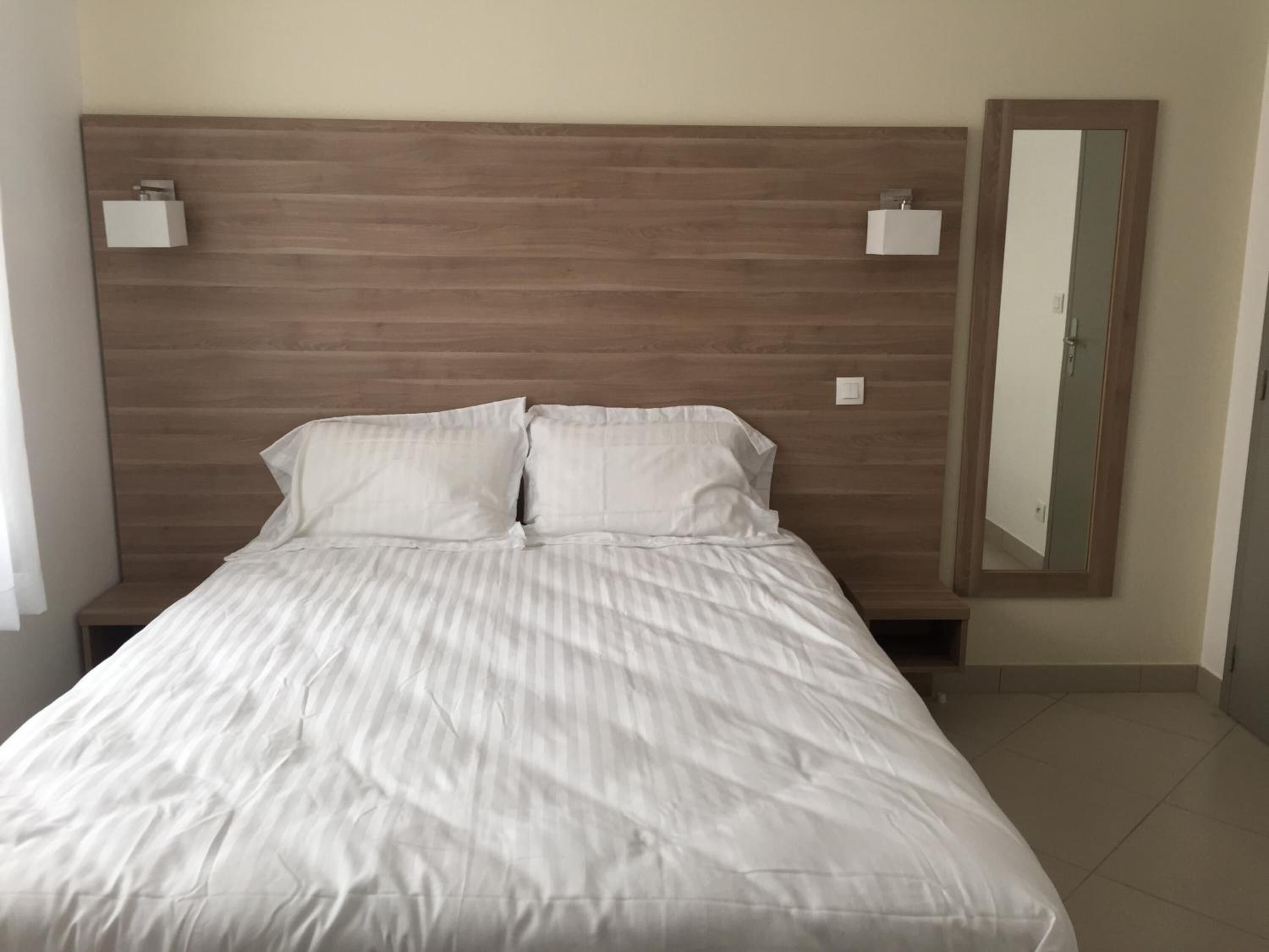 desk, soundproofing, free wired internet, wheelchair access