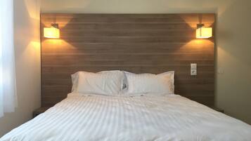 Bureau, chambres insonorisées, Internet gratuit par câble