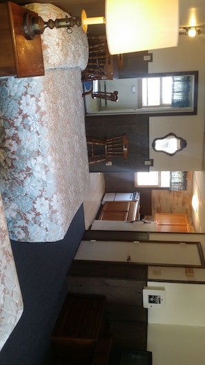 Room - The Villager Motel (York Beach)