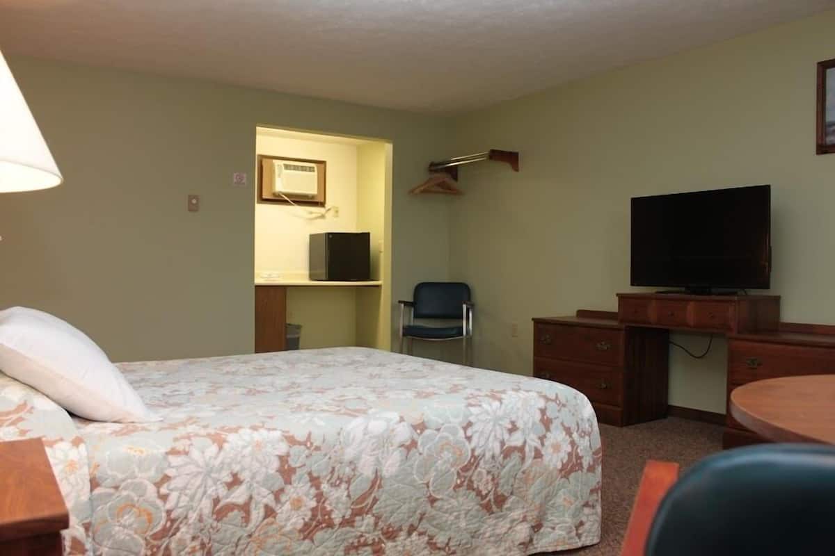 Air Conditioned Motel Room, Single Queen Bed, Non Smoking | WiFi (free)