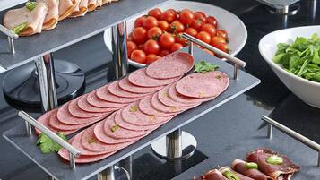 Free daily buffet breakfast