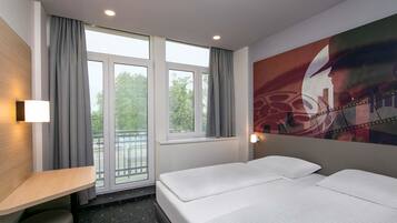 Double Room | Desk, blackout curtains, soundproofing, free WiFi