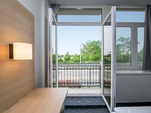 Double Room | 1 bedroom, desk, blackout curtains, soundproofing