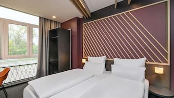 Desk, blackout drapes, soundproofing, WiFi (free)