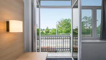 Desk, blackout drapes, soundproofing, free WiFi