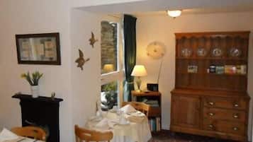 Free daily English breakfast