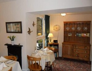 Free daily English breakfast - The Old Courthouse (Windermere)