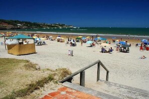 Tumbonas, sombrillas y toallas de playa