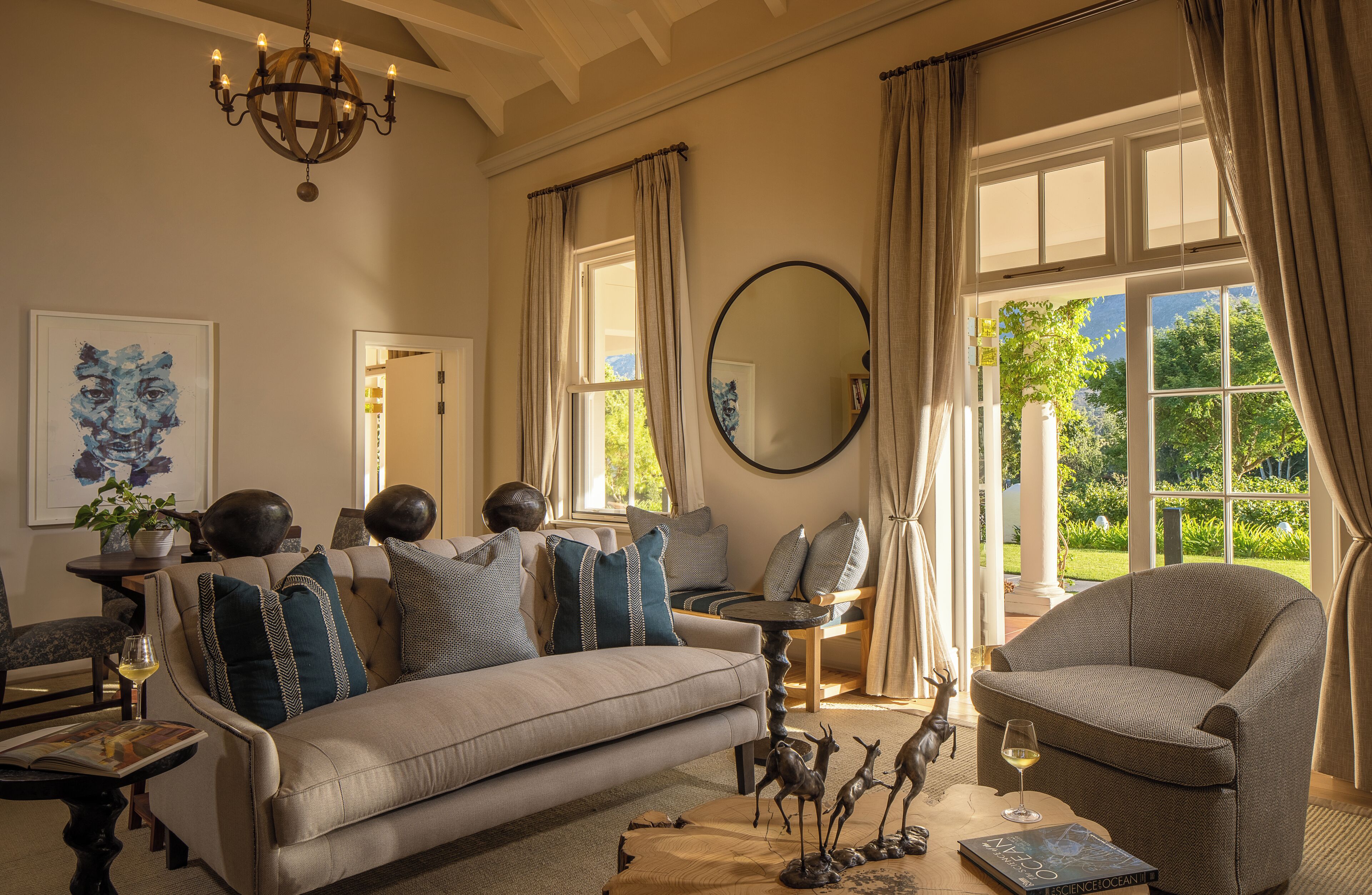 Protea House | Área de estar | TV de plasma 42 polegadas com canais digitais, TV, Netflix