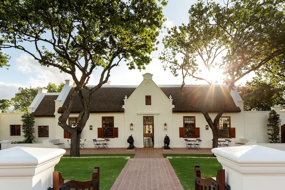 Leeu House