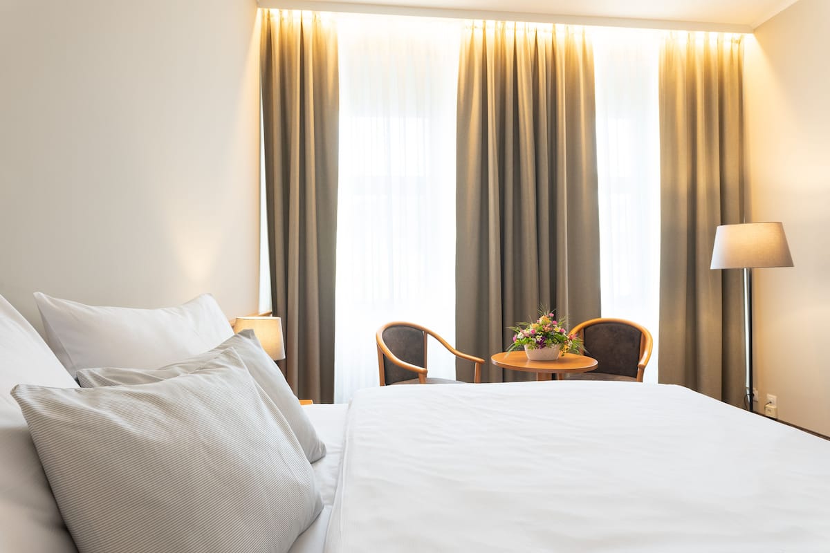 Superior kamer, 1 twee- of 2 eenpersoonsbedden | Een kluis op de kamer, een bureau, gratis wifi, beddengoed