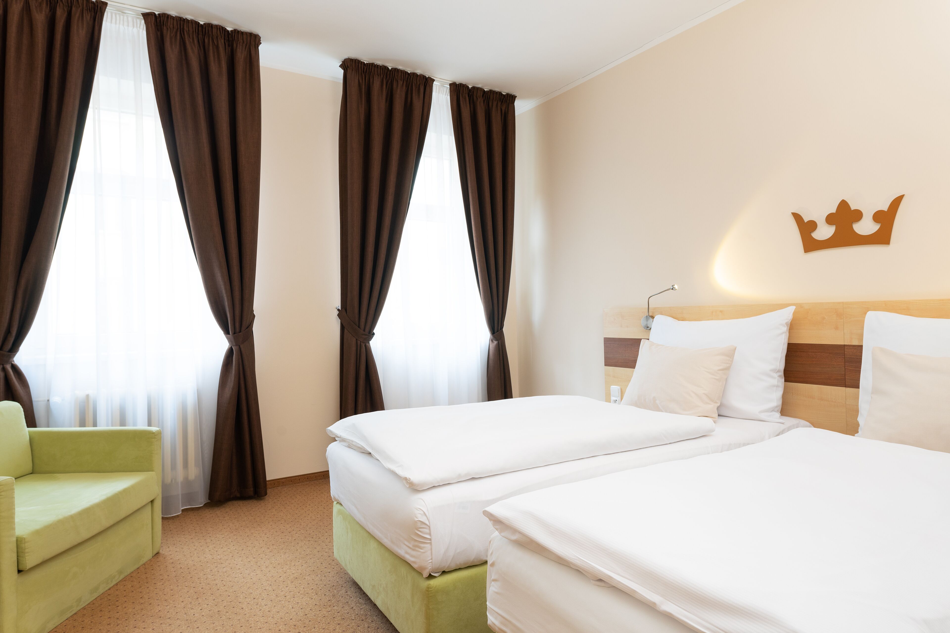 superior double or twin room | in-room safe, desk, free wifi, bed sheets
