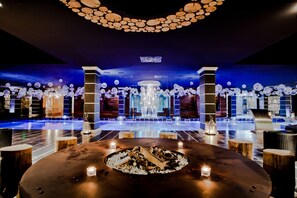 Indoor pool, seasonal outdoor pool, pool umbrellas, sun loungers - Royal Castle Design & SPA Hotel (Elenite)