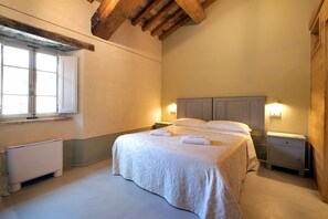 Exclusive Apartment, 5 Bedrooms (Villa Colognola) | Työpöytä, äänieristys, silitysrauta/-lauta, ilmainen Wi-Fi