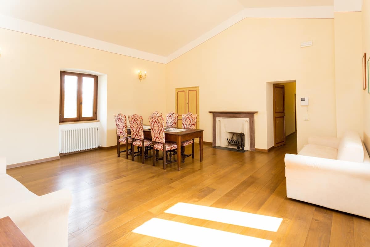 Appartement, 2 chambres, vue piscine (Balcone) | Salle de séjour | Télévision à écran plat