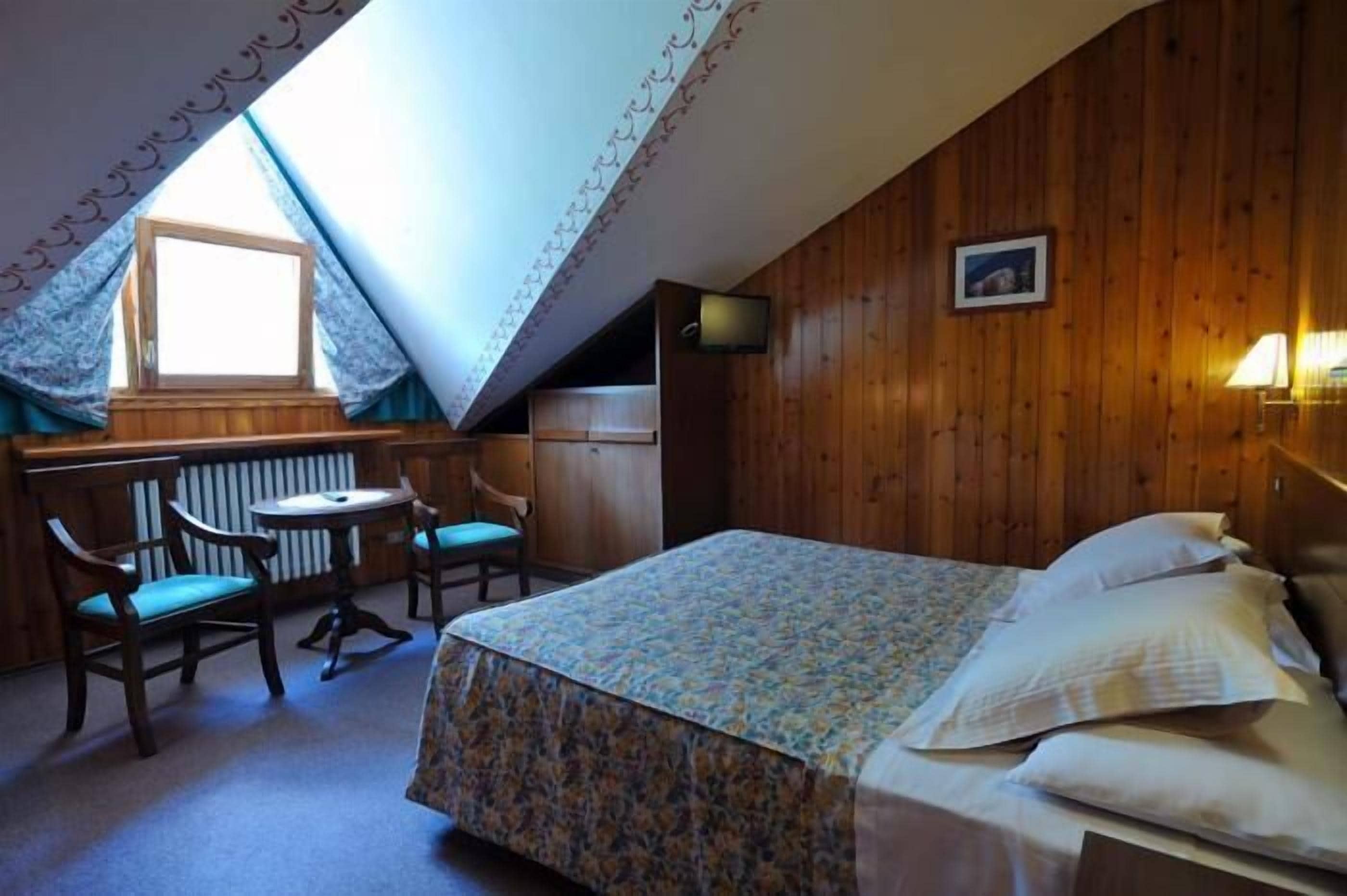 triple room | desk, free wifi