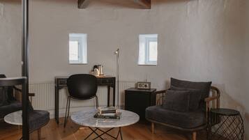 Dobbeltrom – deluxe | Skrivebord, blendingsgardiner, barnesenger og sengetøy