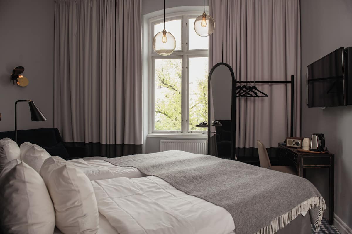 1 bedroom, desk, blackout curtains, cots/infant beds