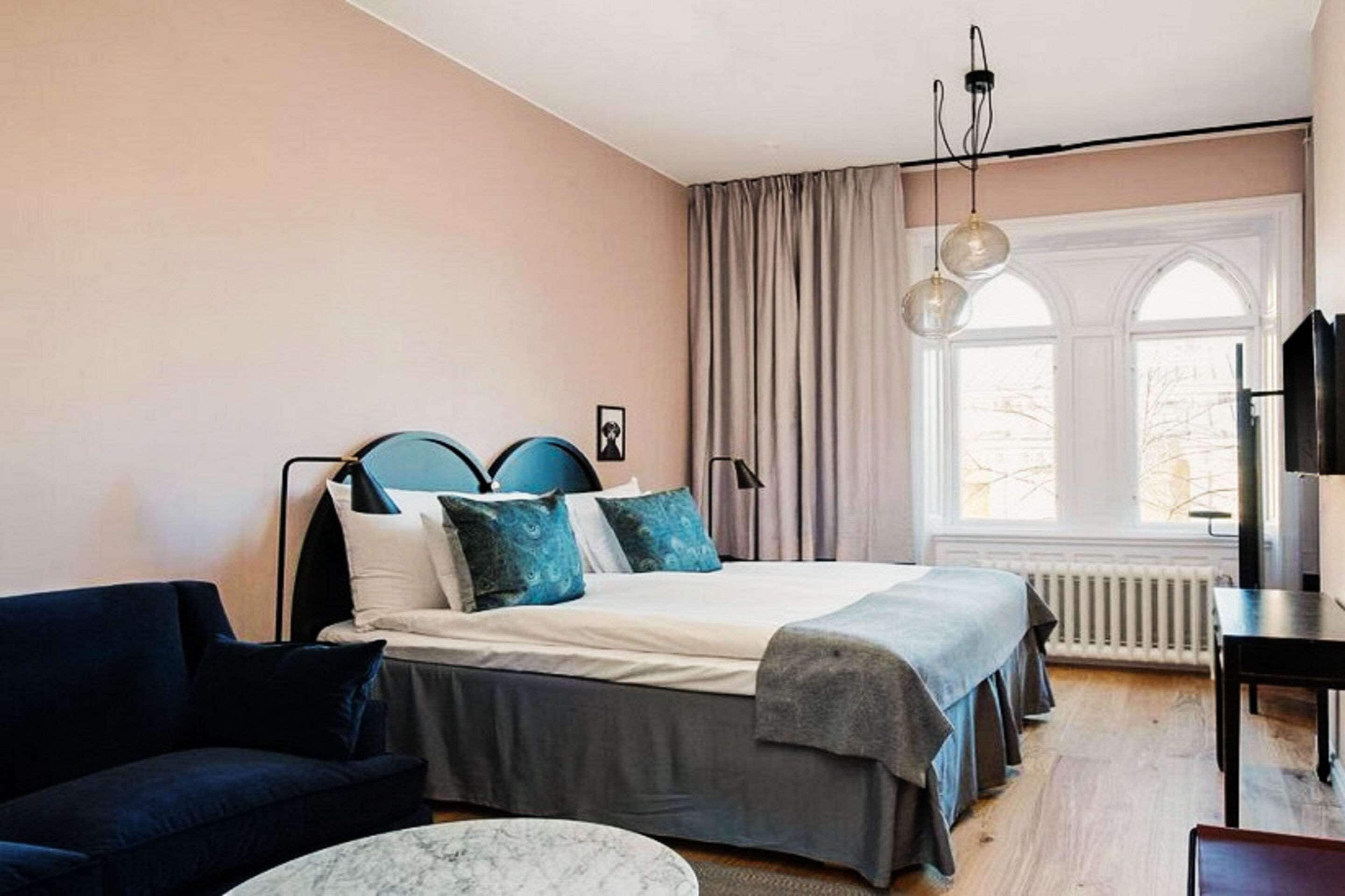 Superior Twin Room | Desk, blackout curtains, cots/infant beds, bed sheets