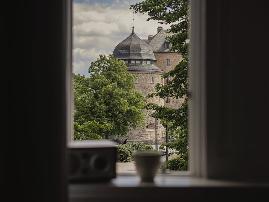 Suíte, 1 cama de casal, para não fumantes | Escrivaninha, cortinas blackout, berços (sobretaxa), roupa de cama