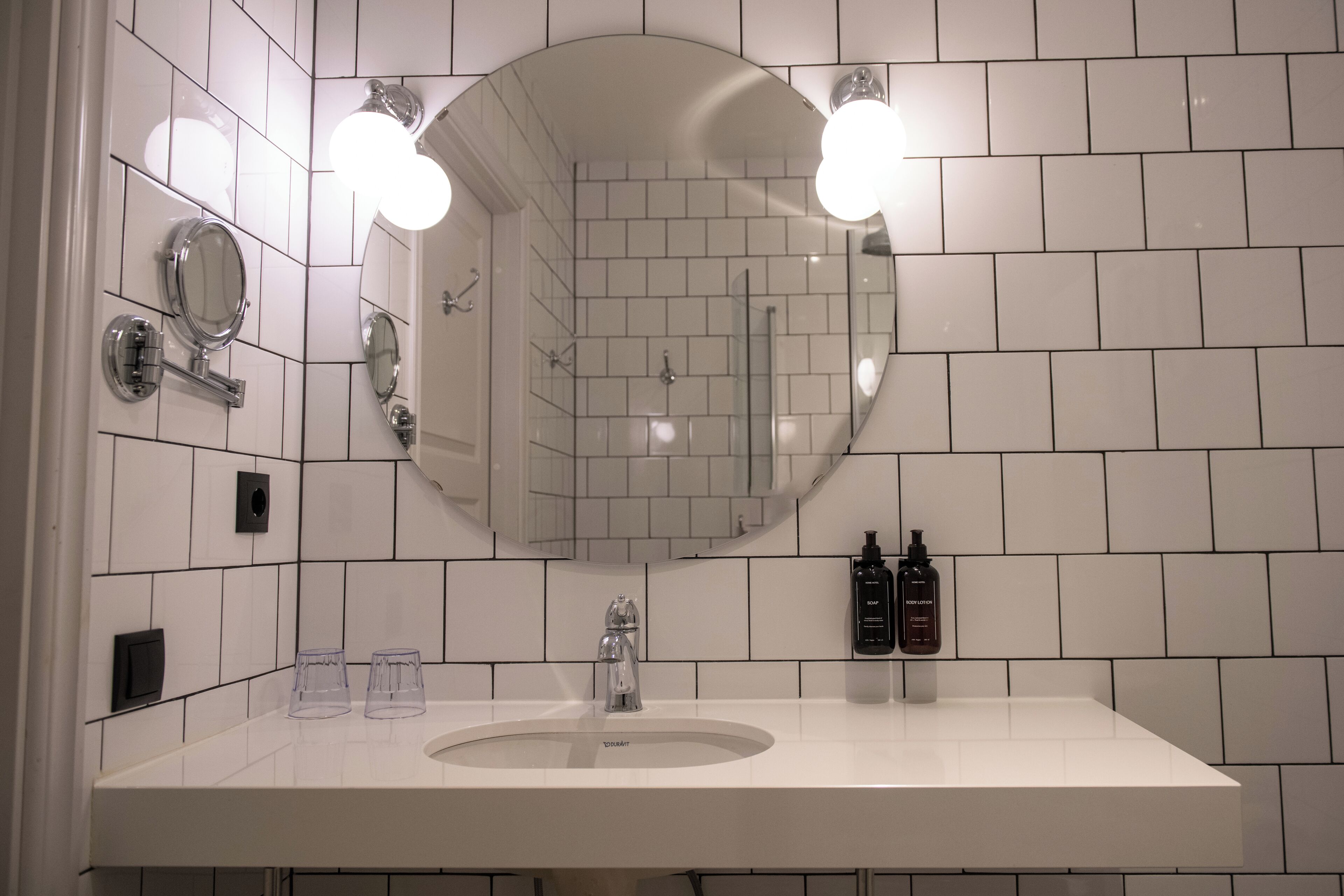 superior twin room | bathroom | shower, towels