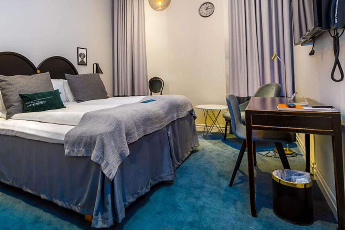 Twin kamer, geen ramen (Compact) | 1 slaapkamer, een bureau, verduisterende gordijnen, babybedden