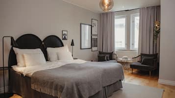 Tomannsrom – superior | Skrivebord, blendingsgardiner, barnesenger og sengetøy