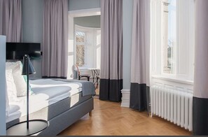 Suite, 1 Doppelbett, Nichtraucher | Schreibtisch, Verdunkelungsvorhänge, Babybetten, Bettwäsche