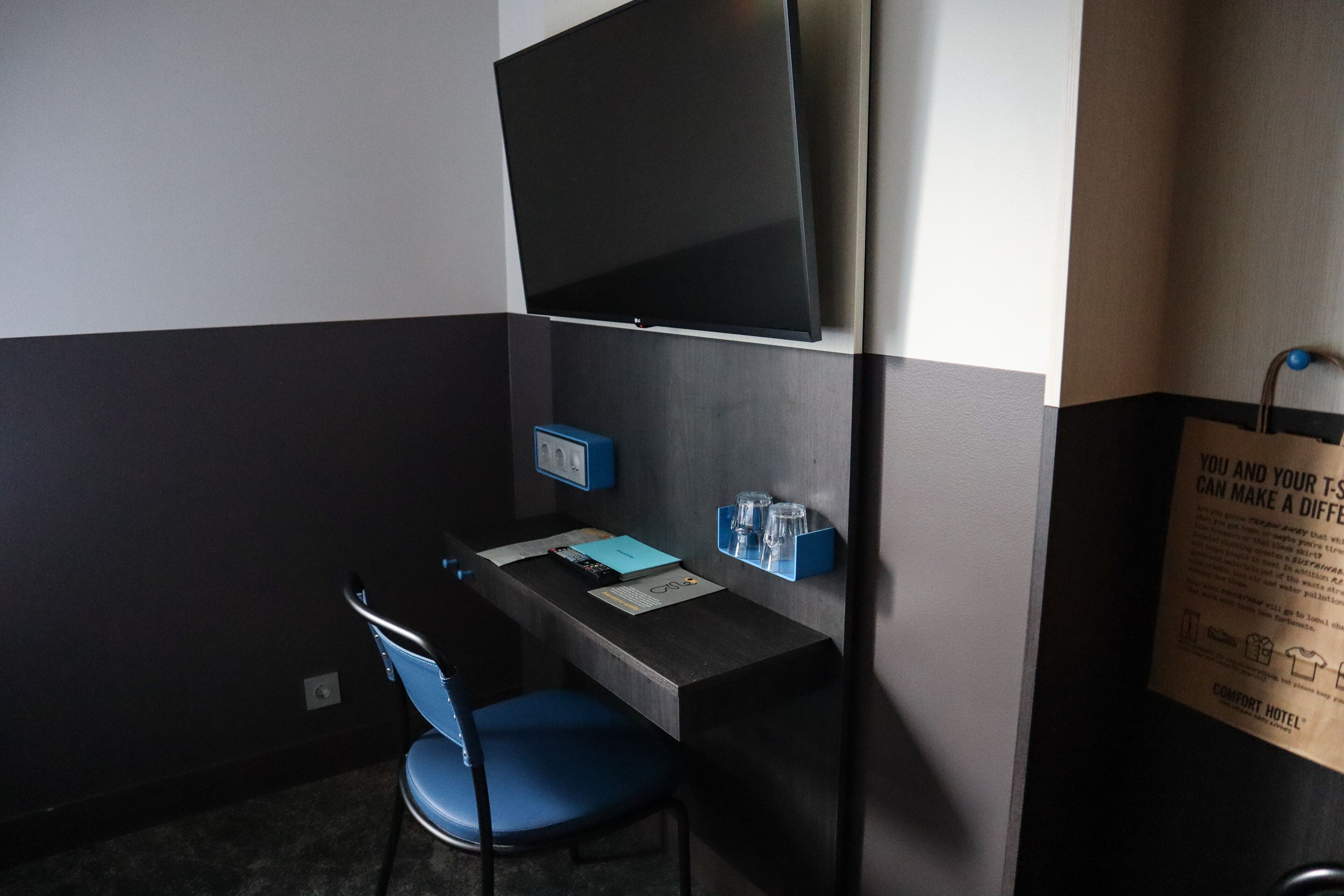 individually decorated, individually furnished, desk, cots/infant beds