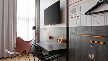 43-inch plasma TV with digital channels, TV