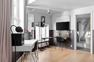 43-inch plasma TV with digital channels, TV