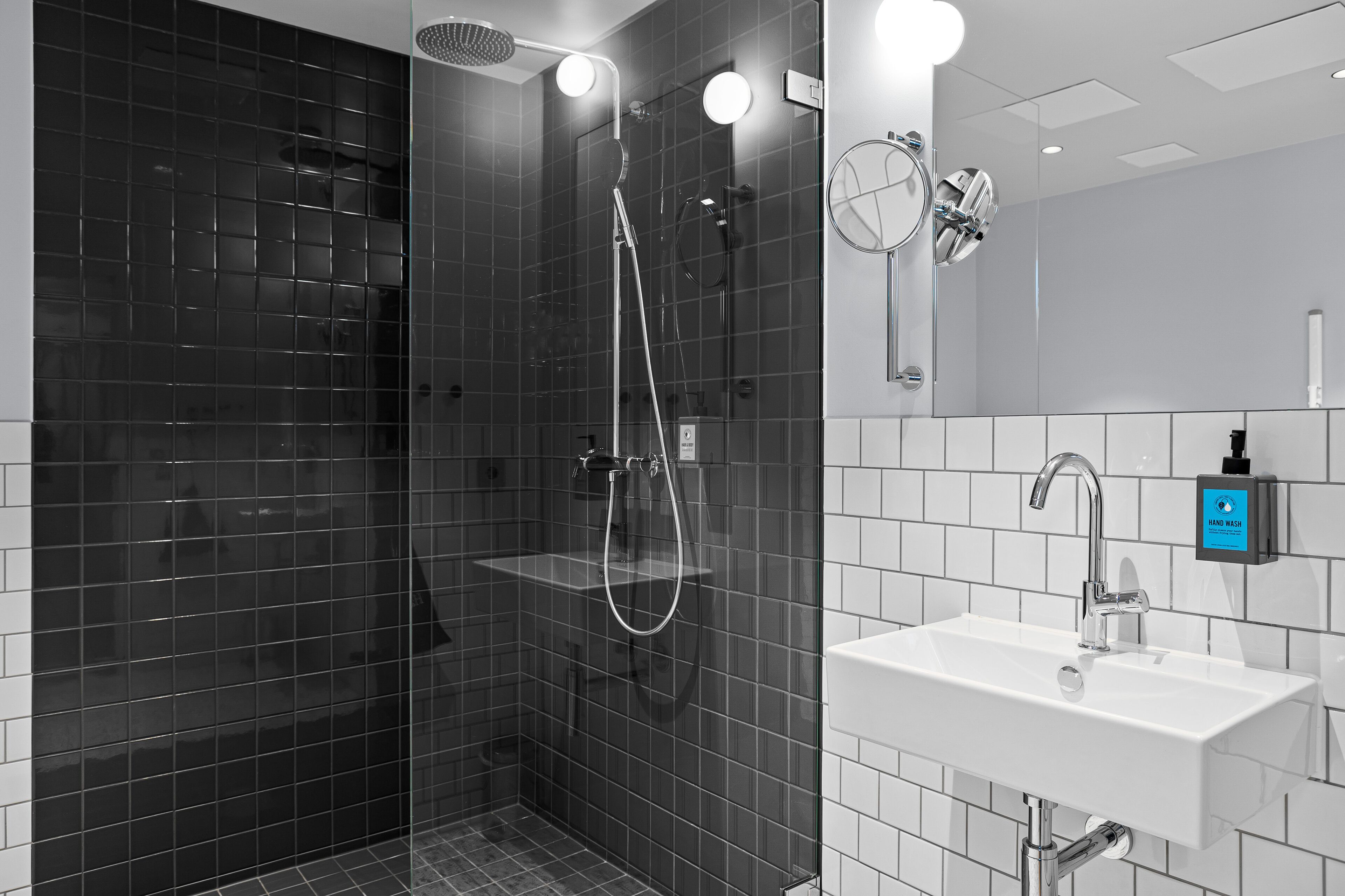 deluxe room, 1 double bed with sofa bed, non smoking | bathroom | shower, hair dryer, heated floors, towels