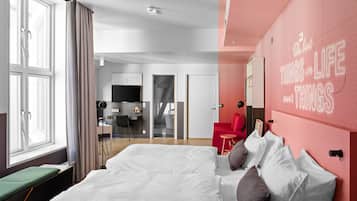 Habitación Deluxe, 1 cama matrimonial y sofá cama, para no fumadores | Decoración personalizada, muebles diferentes, escritorio y cunas