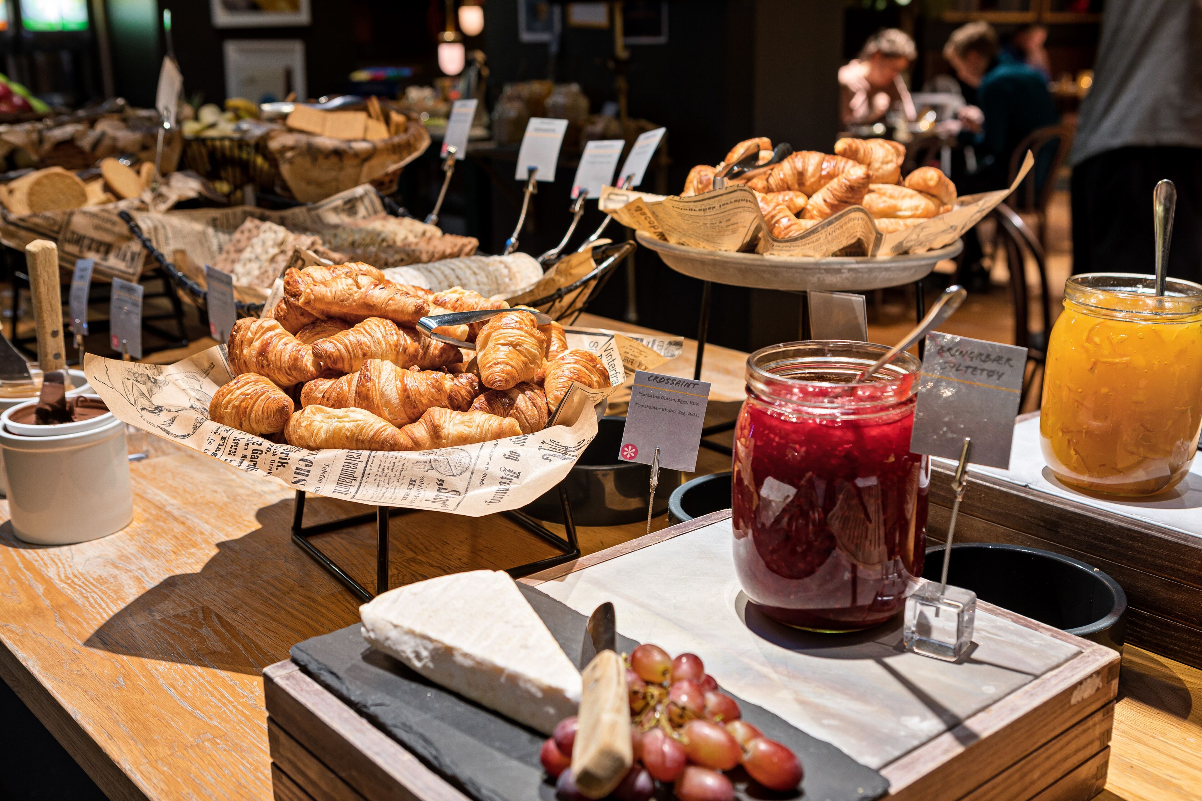 free daily full breakfast