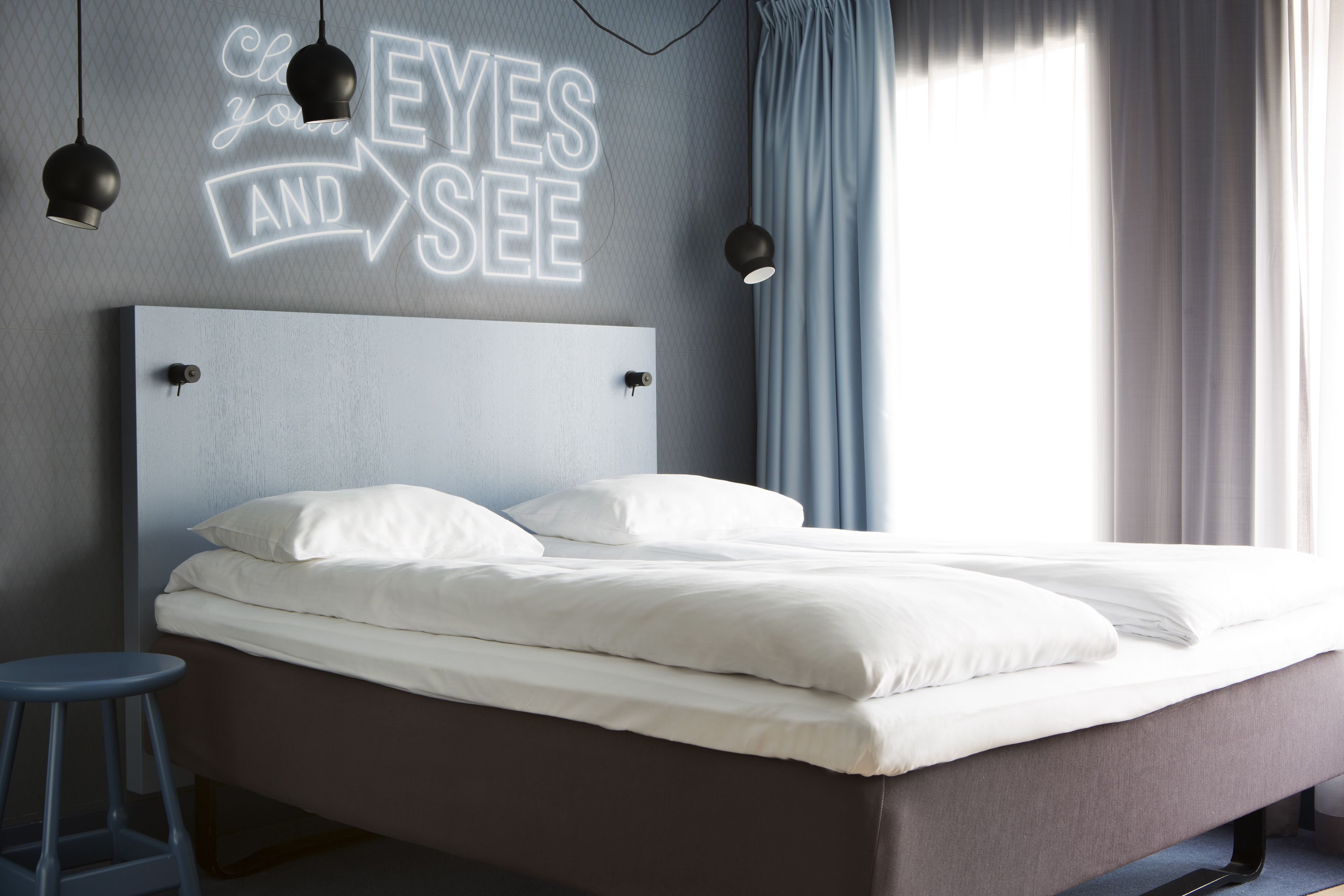 standard room, 1 double bed, non smoking | individually decorated, individually furnished, desk, cots/infant beds